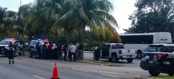 Captan ejecución de tres hombres en Cancún | Vídeo