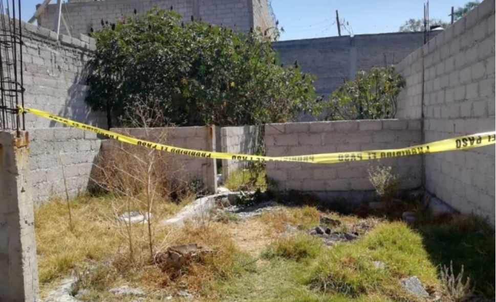 Tiran como cascajo el cuerpo de una mujer en Santa María Chiconautla, Ecatepec