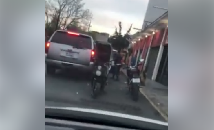 Menor grabo asesinato hoy de un hombre en calles de la CDMX, escaparon en una Suburban