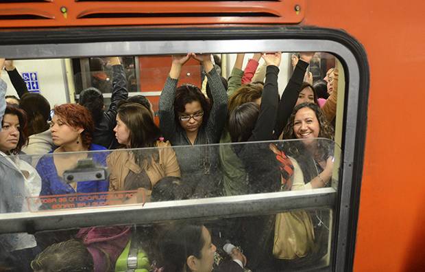 ¿QUÉ PUEDEN HACER LAS MUJERES PARA DEFENDERSE EN EL TRANSPORTE PÚBLICO?