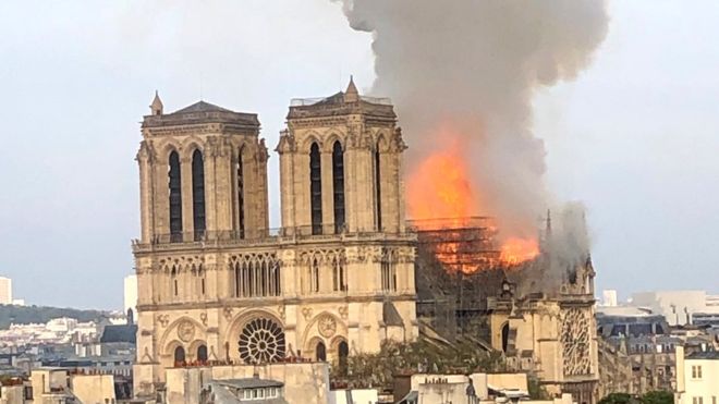 Se incendia la Catedral de Notre-Dame del año 1163