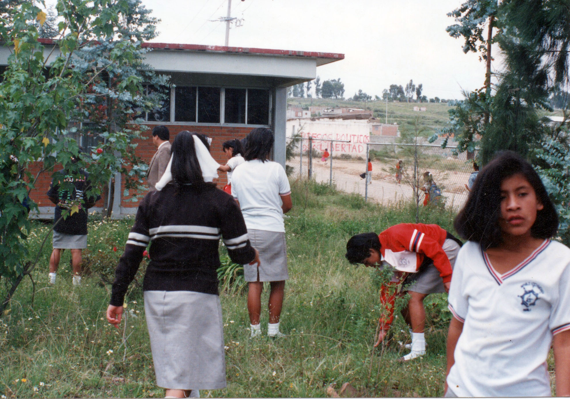 Encuentra cadáver de menor de 14 años, vestía uniforme escolar