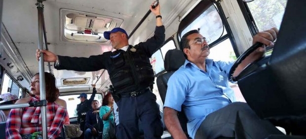 Policías del EDOMEX viajarían en transporte público para reducir delincuencia