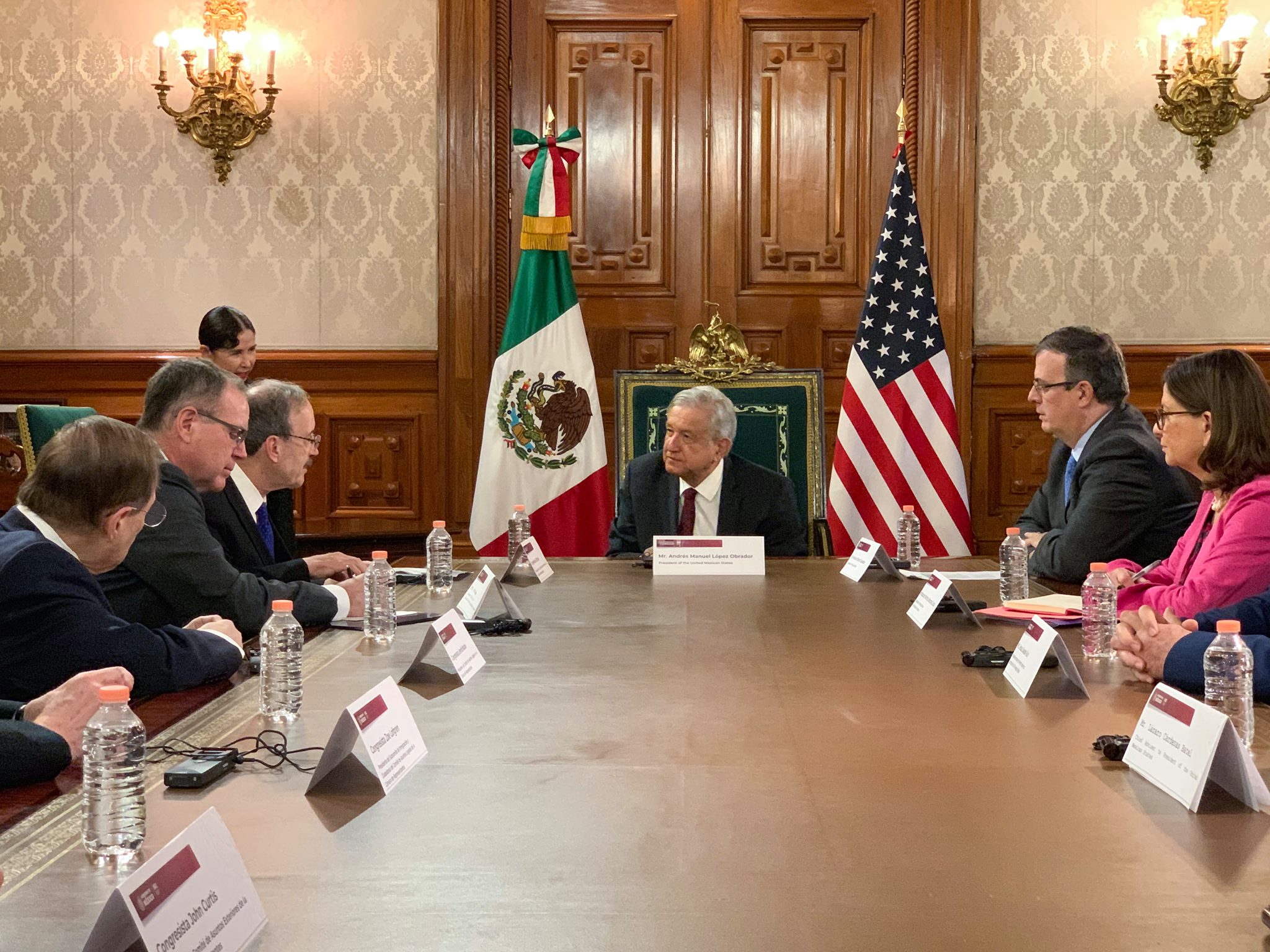 Recibe el presidente AMLO a miembro del Congreso de EEUU en Palacio Nacional