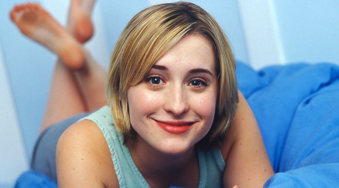 Allison Mack actriz del programa “Smallville” se declara culpable en caso de secta sexual