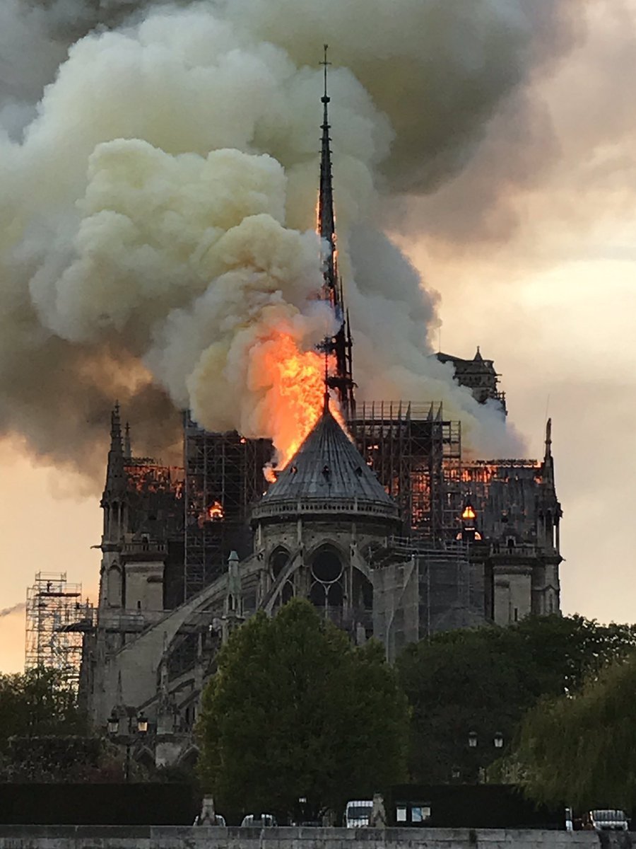 Tragedia en Notre Dame, ¿accidente o acto terrorista?