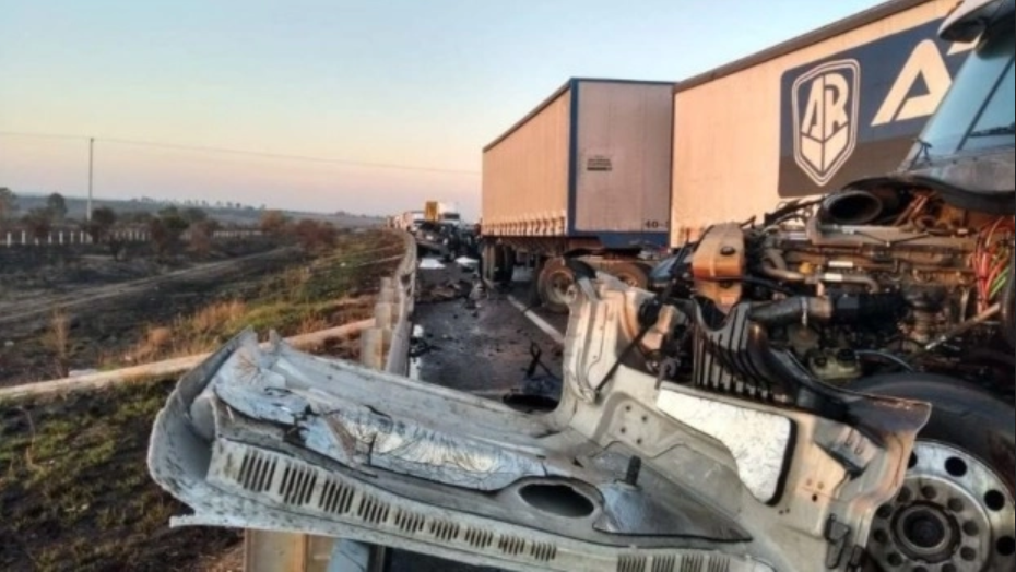 Mueren 3 menores y 3 adultos aplastados por trailers en Jalisco