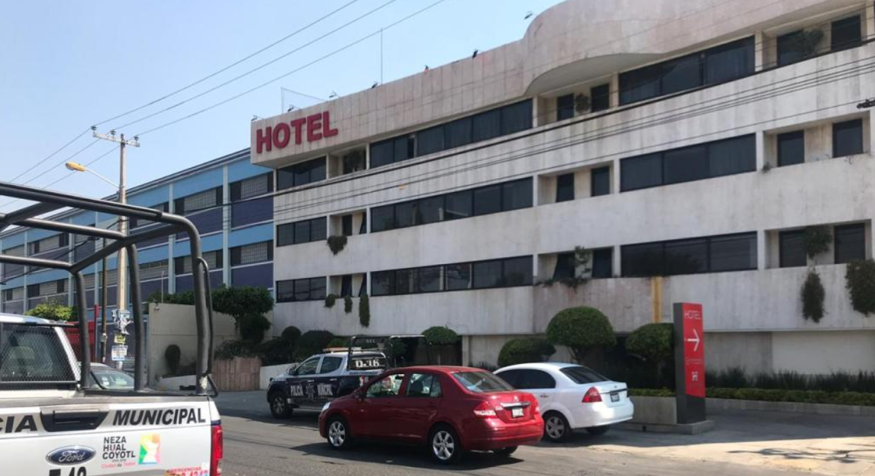 Mujer de 45 entro al Hotel con hombre mayor y murió sin razón aparente