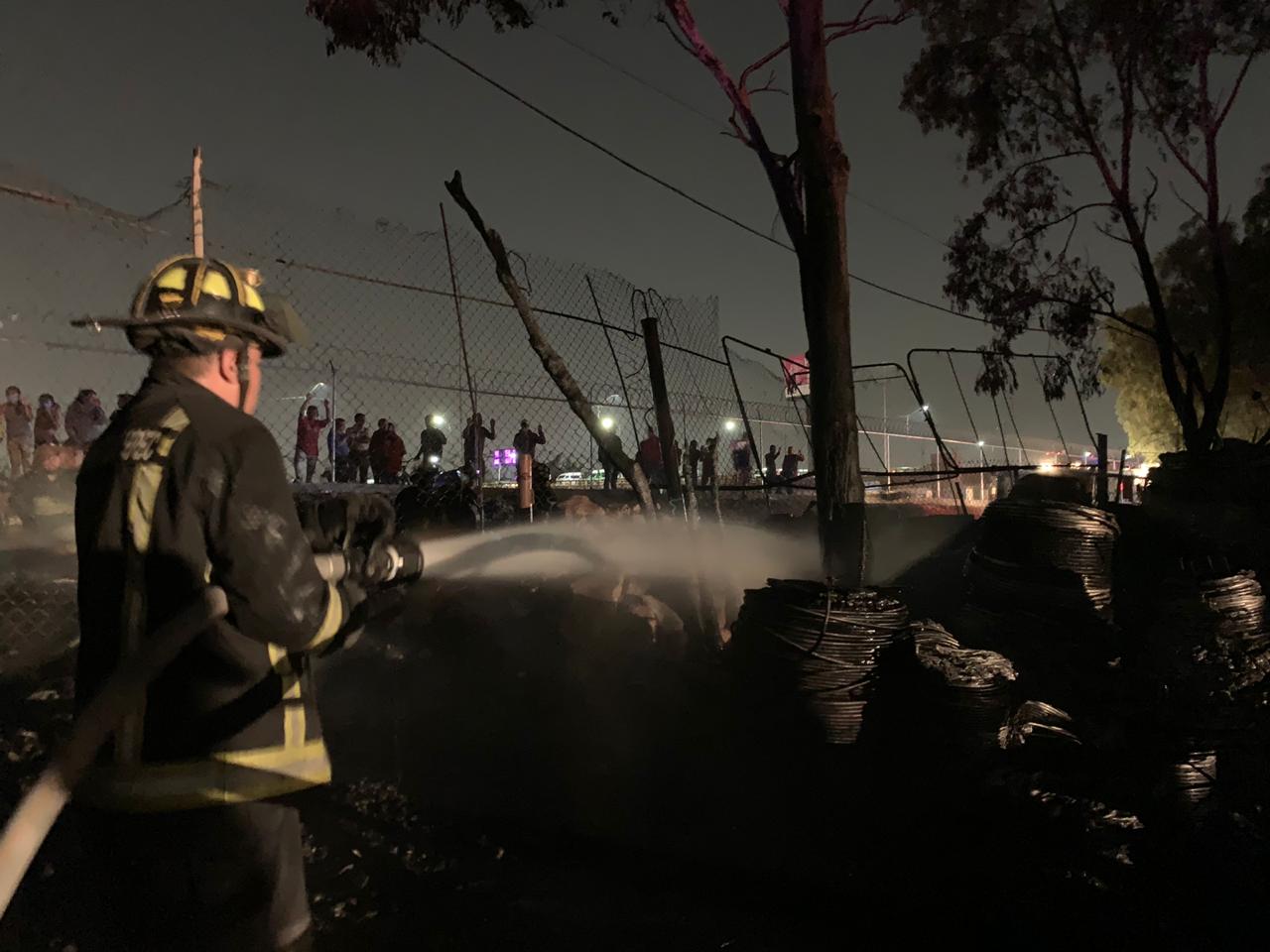 INCENDIO hoy en la Colonia Franja Valle de México alcanzo los 4,000 metros cuadrados