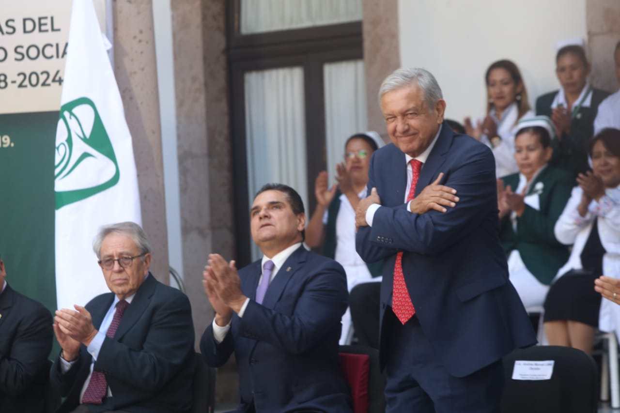 AMLO AHORA QUIERE PASAR LA TIJERA EN EL IMSS, HABRÁ MUCHOS RECORTES