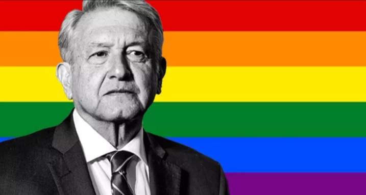 AMLO ondea en palacio nacional “Bandera Gay” en el día internacional contra la Homofobia