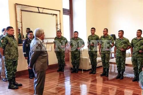 Felicita el presidente Andrés Manuel a militares desarmados en Michoacán