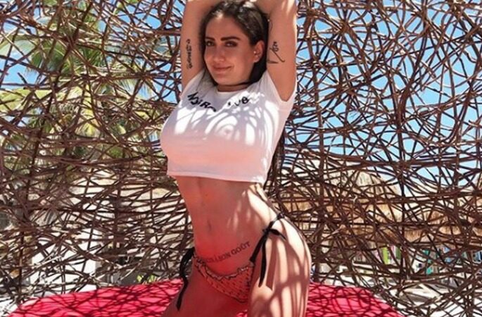 Celia Lora de nuevo en polémica al desnudarse en Acapulco Shore 6