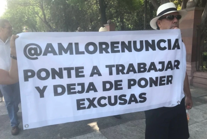 Marchan 15,000 contra gobierno de AMLO