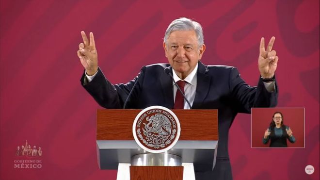 Señal de amor y paz de AMLO ante dichos de Trump dan vuelta al mundo