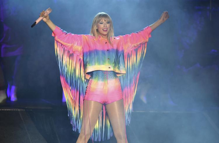 Taylor Swift reta a homofóbicos en nueva canción, anuncia 7mo álbum