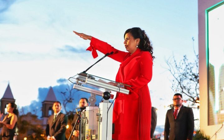 Alcaldesa de La Paz tiene en nómina a su hijo; $21,000 mensuales