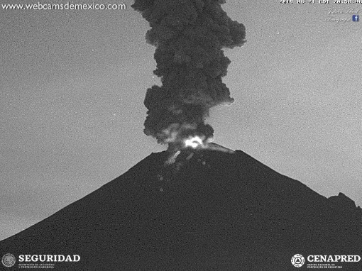 Columna de emisión y material incandescente en el Popocatépetl hace unos instantes en vivo