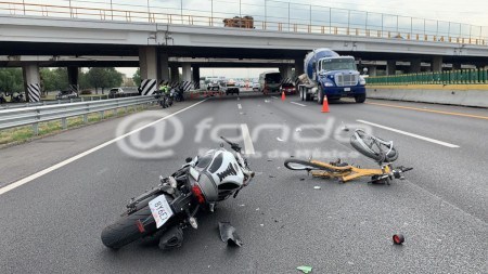 Motociclista deshizo a un ciclista que intento cruzar la Méx Pachuca