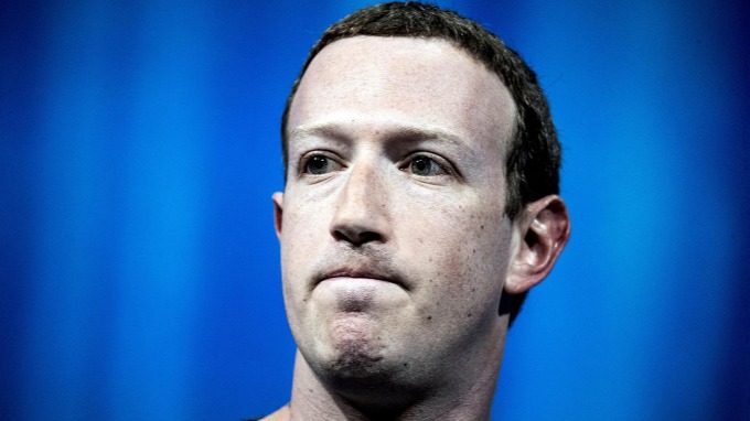 Accionistas de Facebook quieren destituir a Mark Zuckerberg