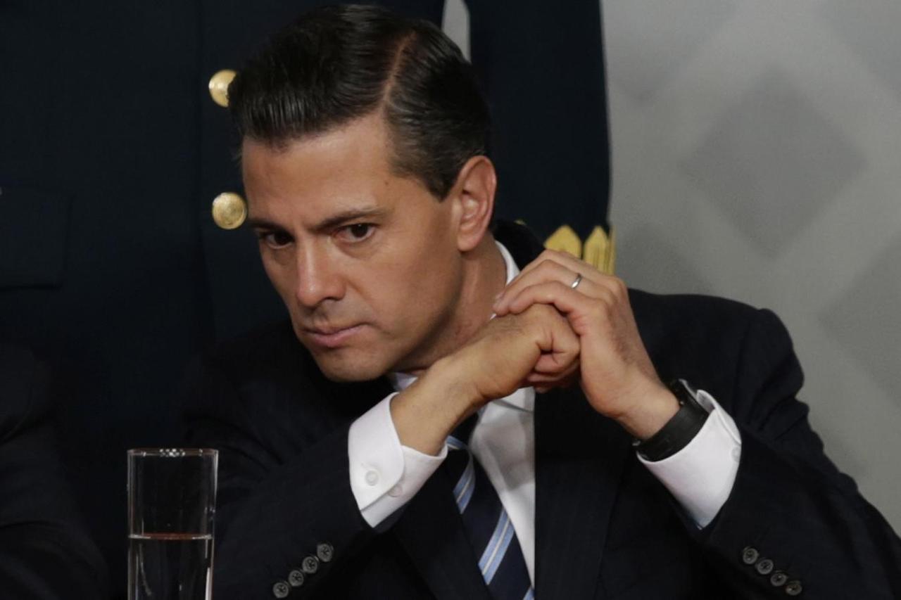 ¿Prohíben celulares en fiestas a donde vaya Enrique Peña Nieto?