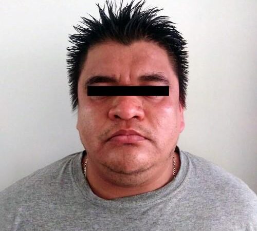 Maestro es detenido acusado de abusar de su alumna para no reprobarla