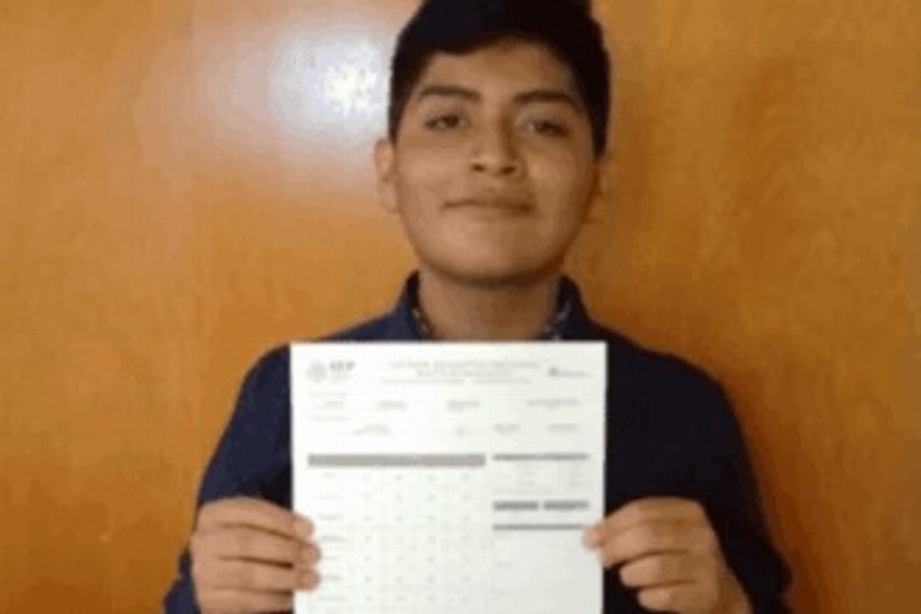 Con vídeos de YouTube, joven logra examen perfecto de Comipems