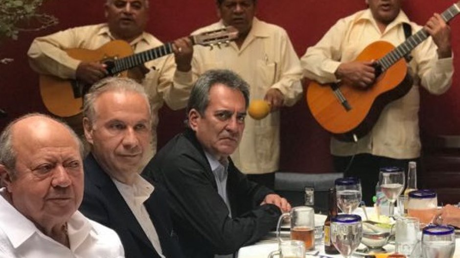 La 4T le mete susto a Deschamps, estaba comiendo con Collado durante detención