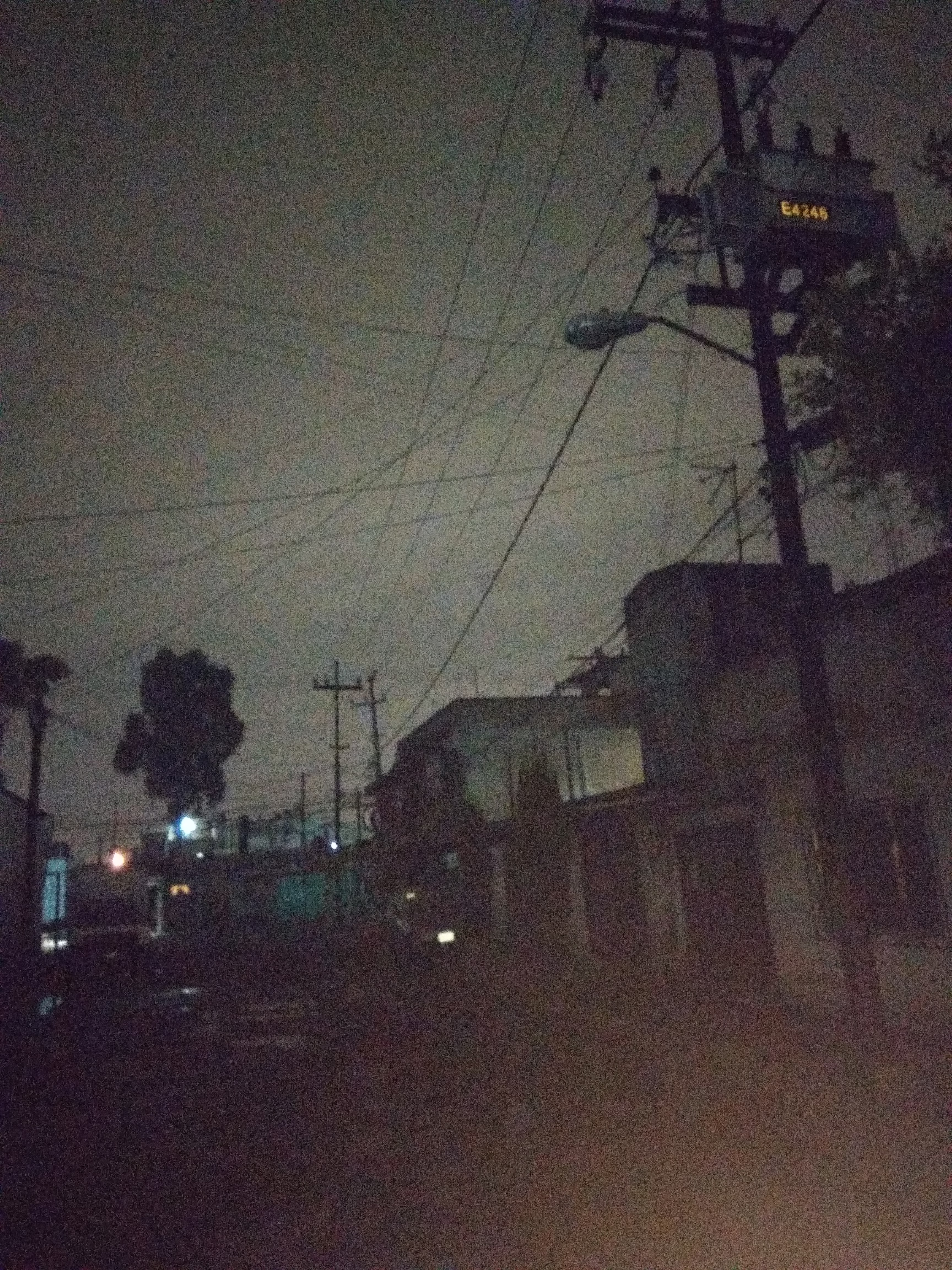 Colonia Izcalli Jardines en Ecatepec De Morelos SIN LUZ y aumenta el índice de delincuencia