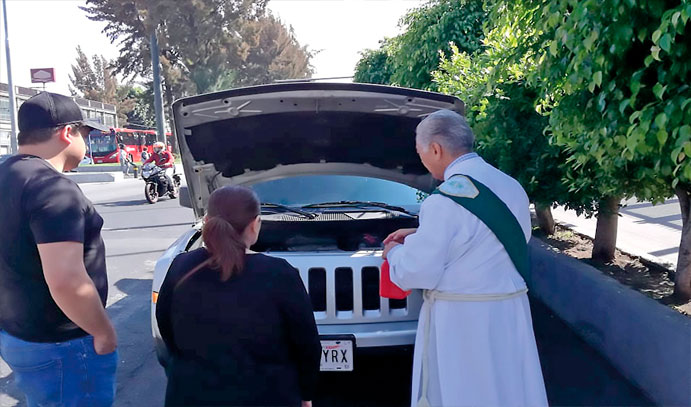 Bendecir tu auto, casa y negocio es un acto de feo o simple costumbre?