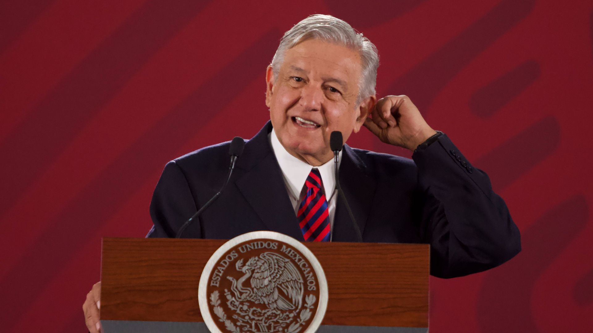 AMLO acepta que la economía no esta como el esperaba y como siempre espera un nuevo “milagro mexicano”