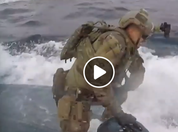 Militares de EEUU interceptan semisumergible en el mar | #Vídeo