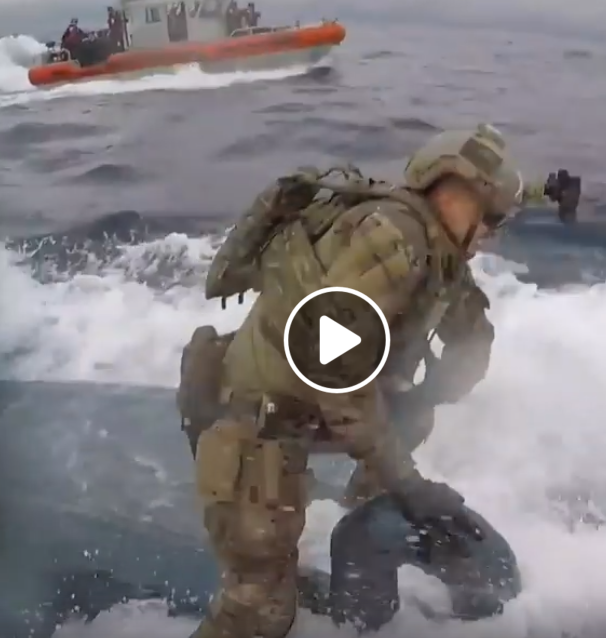 Militares de EEUU interceptan semisumergible en el mar | #Vídeo