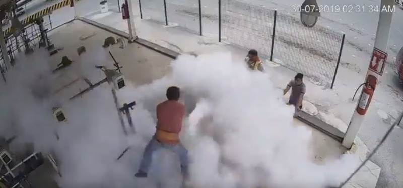 Llenaba tanque de gas y exploto, esta vivo por obra de Dios