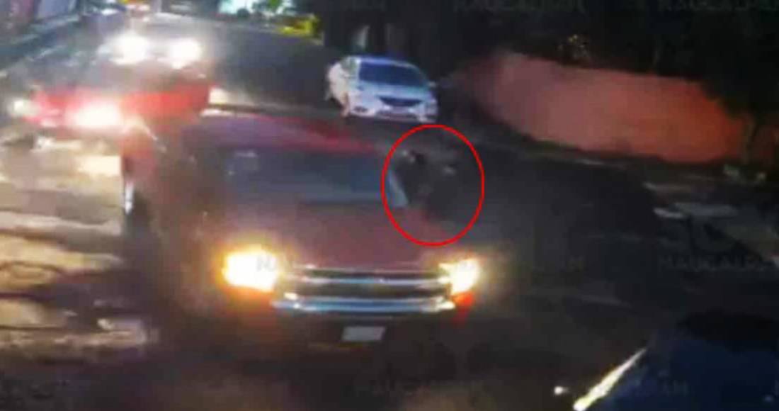 Conductor de camioneta choca su auto por que querían asaltarlo, en Naucalpan