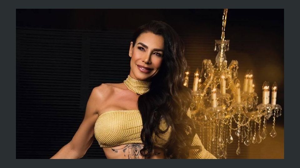 Noelia enseña a Lis Vega que no necesita un gran trasero para bailar
