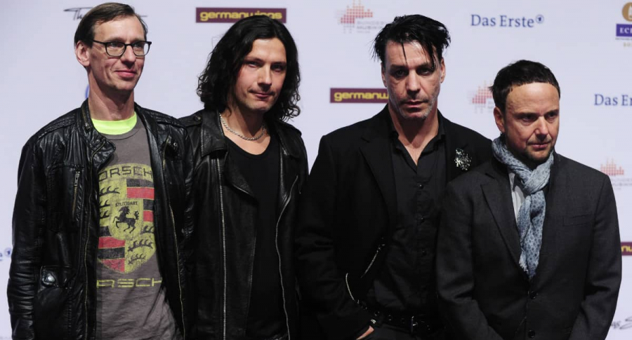 Integrantes de Rammstein se besan para protestar contra políticas antigay de Rusia