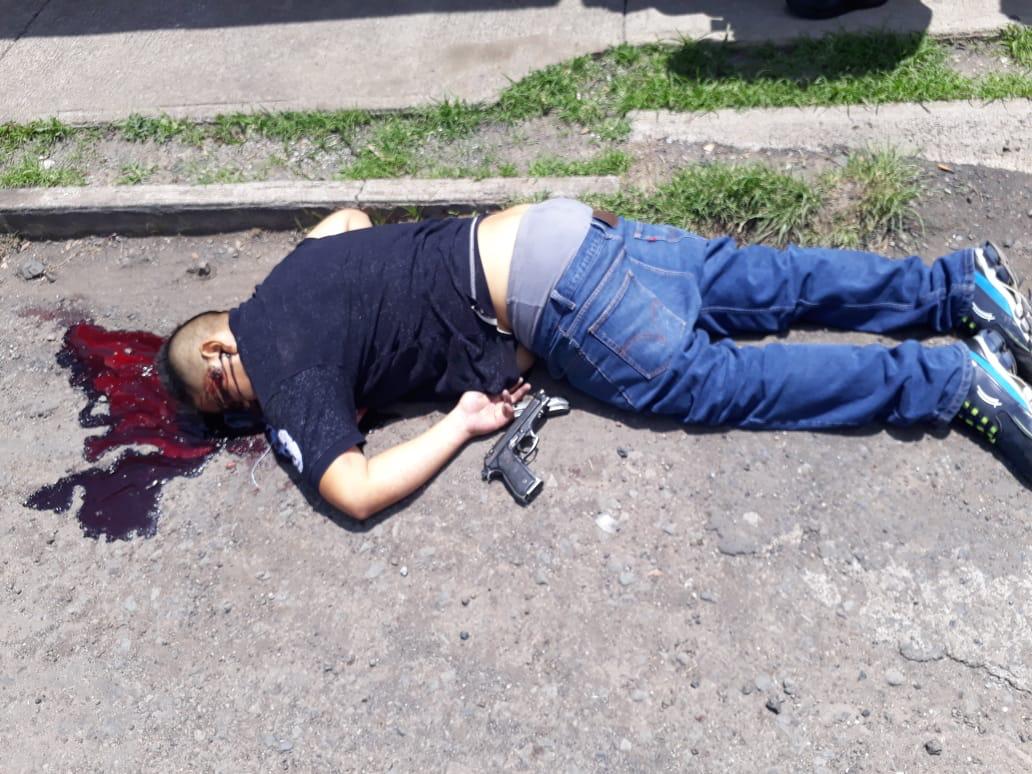 Tres policías muertos entre ellos en ¿pleito pasional?