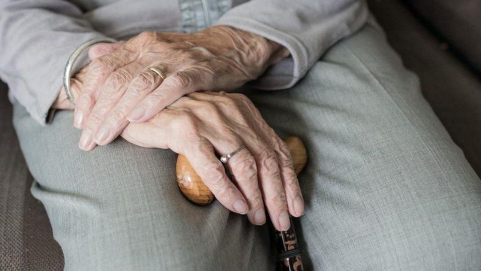 Golpea a su mamá de 94 años en Tláhuac y la apodan “La Cuerva de Tláhuac”