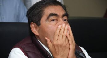 Miguel Barbosa dice que desde el DIF habría hecho negocio con adopciones en Puebla