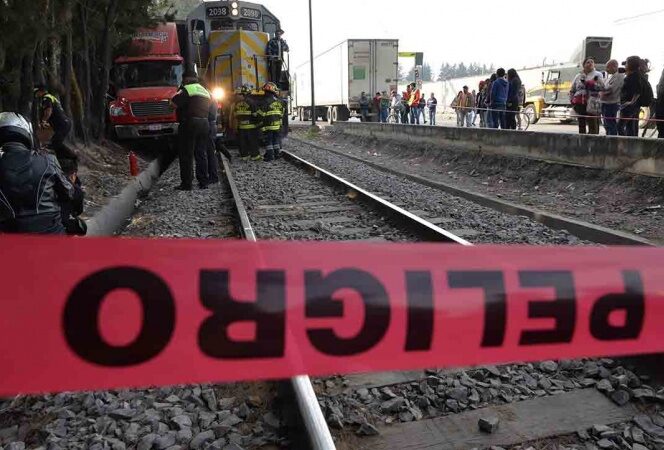 Tren le quito la vida a dos hermanos; uno jugaba en las vías, el otro quiso salvarlo