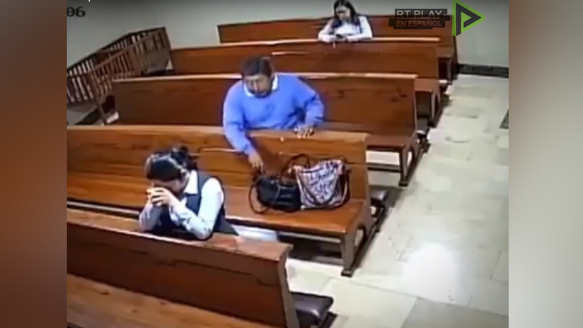 Delincuente roba a mujer en una iglesia y se persigna al salir | Vídeo