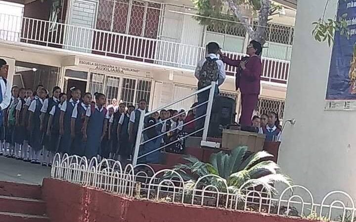 Llaman “maestra nazi” a directora de escuela en México por esta acción en contra de uno de sus alumnos