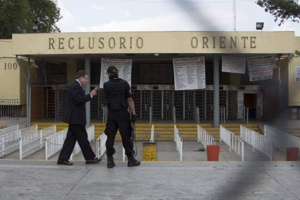 Incendio en Reclusorio Oriente deja al menos tres muertos