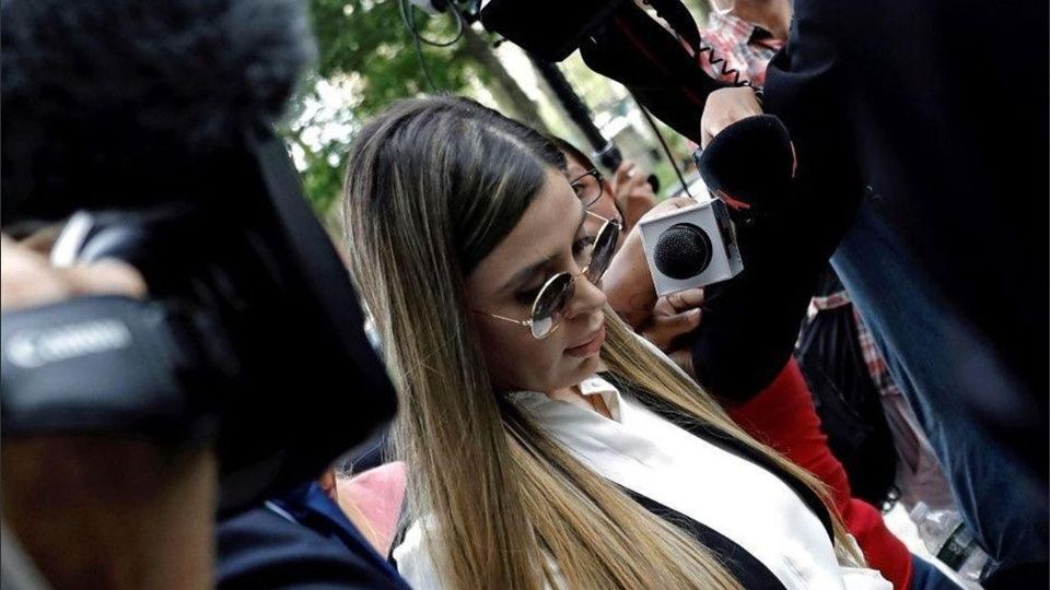 EMMA CORONEL, LA ESPOSA DE EL CHAPO ES HUMILLADA POR AGENTES DE EE.UU. CUANDO FUE SU DETENCIÓN