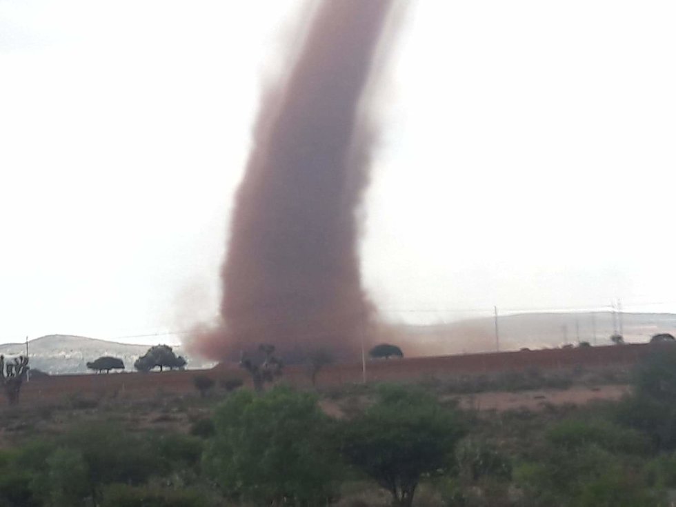 SE FORMA UN TORNADO EN ZACATECAS Y TODOS QUEDAN SORPRENDIDOS