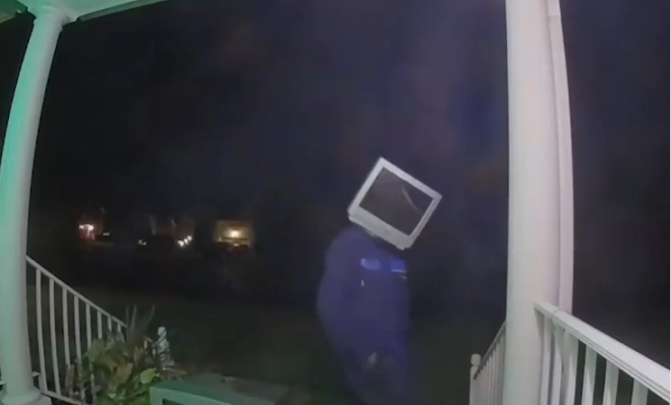 Virginia vive noche de pánico, están dejando televisores frente a las casas