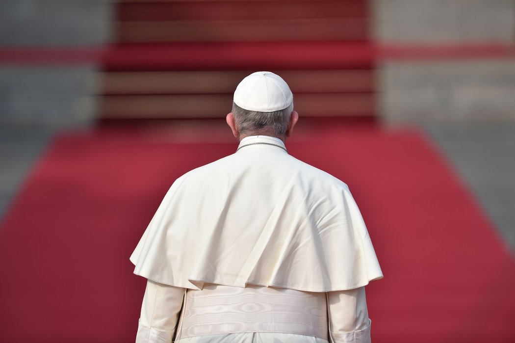 El Papa Francisco quedo encerrado en un elevador 25 minutos