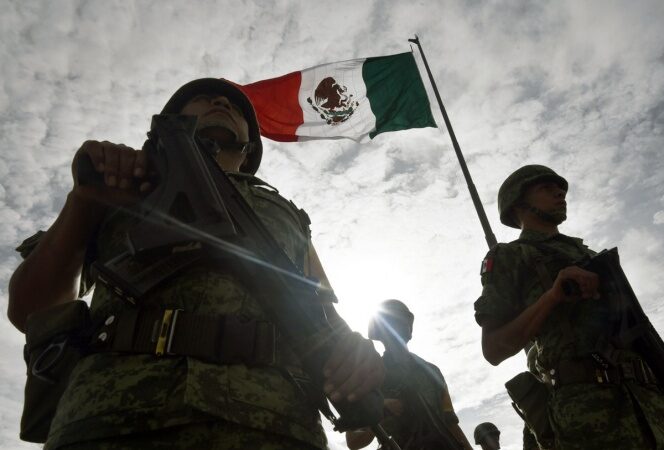 Propone Morena cárcel a civiles que agredan militares