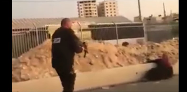 VIDEO | Policía israelí le dispara a una mujer mientras se defendía